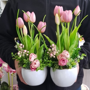 Kompozycja tulipany kwiaty Corinna silikon róż