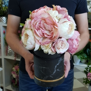 Flowerbox kwiaty sztuczne w pudełku peonie Milda M