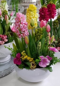 Kompozycja Inessa tulipany i hiacynty kolor