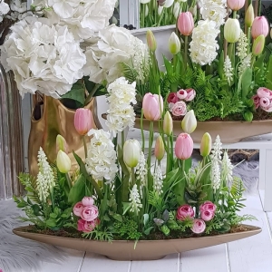 Kompozycja Milena hiacynty szafirki tulipany złota łódka 50cm
