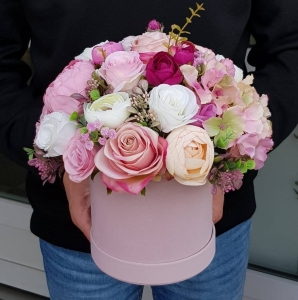 Flowerbox Silena kwiaty w pudełku box na prezent welur M