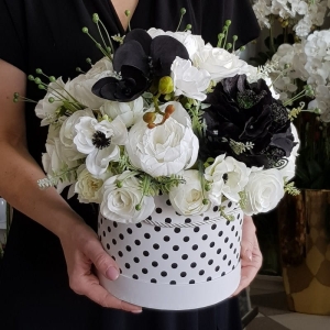 Flowerbox Black Dots kwiaty w pudełku box na prezent L
