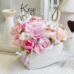 Flowerbox kwiaty w pudełku Clarisa welur serce S