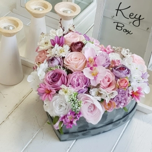 Flowerbox kwiaty w pudełku Clarisa welur serce M grey