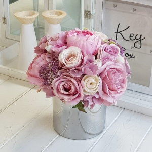 Kompozycja kwiaty róże flowerbox Donna silver