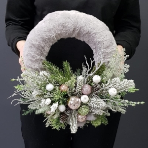 Wianek na drzwi kompozycja świąteczna Wool  35 cm szary