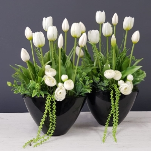 Kompozycja stroik tulipany białe Veronica black