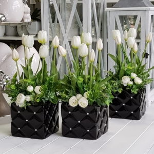 Kompozycja stroik tulipany białe Gloria black