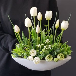 Kompozycja Canoe białe kwiaty tulipany gumowe white 33cm