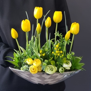 Kompozycja Canoe żółte kwiaty tulipany gumowe silver 33cm