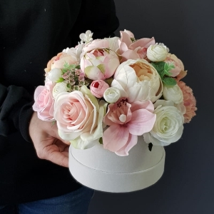 Flowerbox na prezent kwiaty premium box welur Erika pastel M
