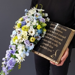 Księga książka nagrobna kwiaty stroik na grób kompozycja wiązanka Memoria wz.10