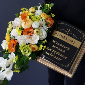 Księga książka nagrobna kwiaty stroik na grób kompozycja wiązanka Memoria wz.14