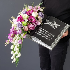 Księga książka nagrobna kwiaty stroik na grób kompozycja wiązanka Memoria wz.16