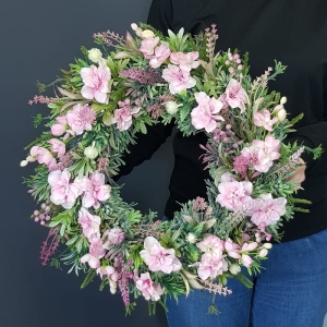 Wianek na drzwi kominek ścianę dekoracja Erina 45cm róż