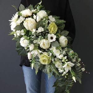 Kompozycja funeralna wiązanka nagrobna stroik na grób spring Kordelia