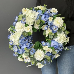 Wianek kwiatowy kompozycja bratki peonie lato 50cm Fiore wz.6