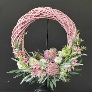 Wianek na drzwi kominek wiklina Marilla pastel wz.3 róż