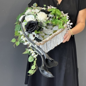 Serce kompozycja funeralna wiązanka nagrobna stroik na grób kalie Marlene wz.5