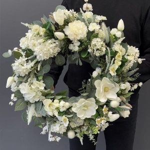 Wianek na drzwi kominek ścianę kwiatowa dekoracja 70cm Selina white