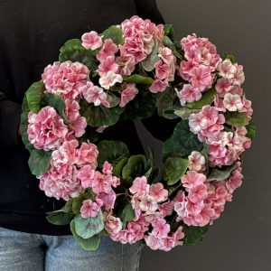 Wianek kwiatowy kompozycja pelargonie wiosna jasny róż S
