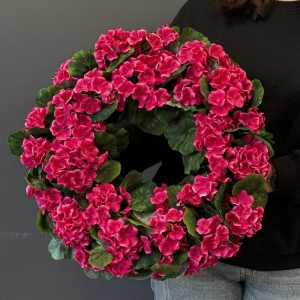 Wianek kwiatowy kompozycja pelargonie wiosna ciemny róż M 