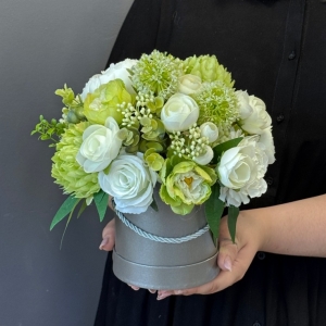 Flowerbox kwiaty kompozycja w pudełku Shila S  wz.2