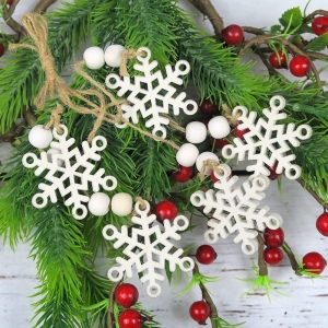 Zawieszki śnieżynki gwiazdki ażur drewno 5 szt. 